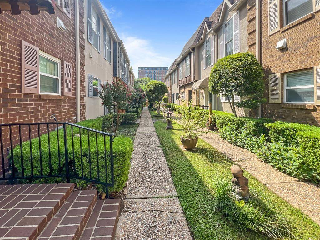 Dallas, TX 75219,2727 Shelby Avenue #J