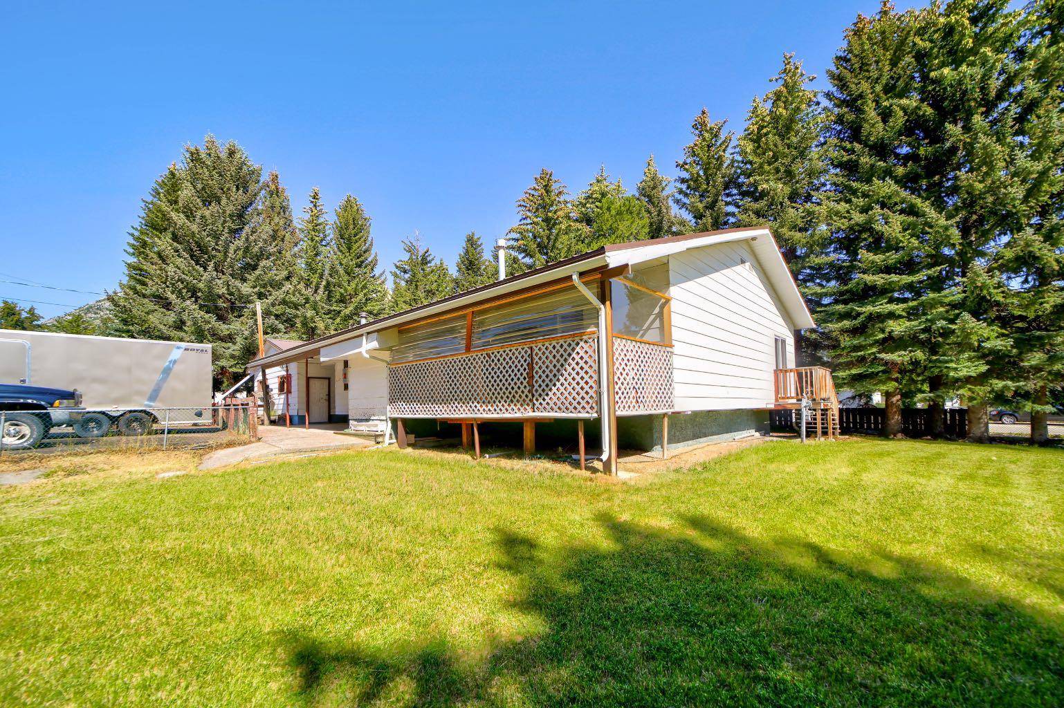 Hillcrest, AB T0K1C0,901 230 ST