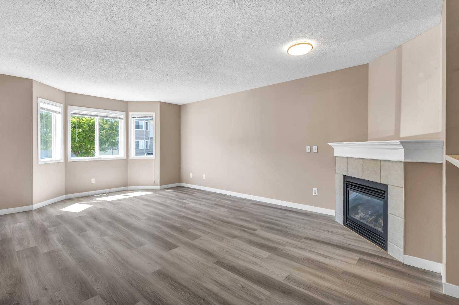 Calgary, AB T3G 5V2,51 Royal Birch Villas Northwest