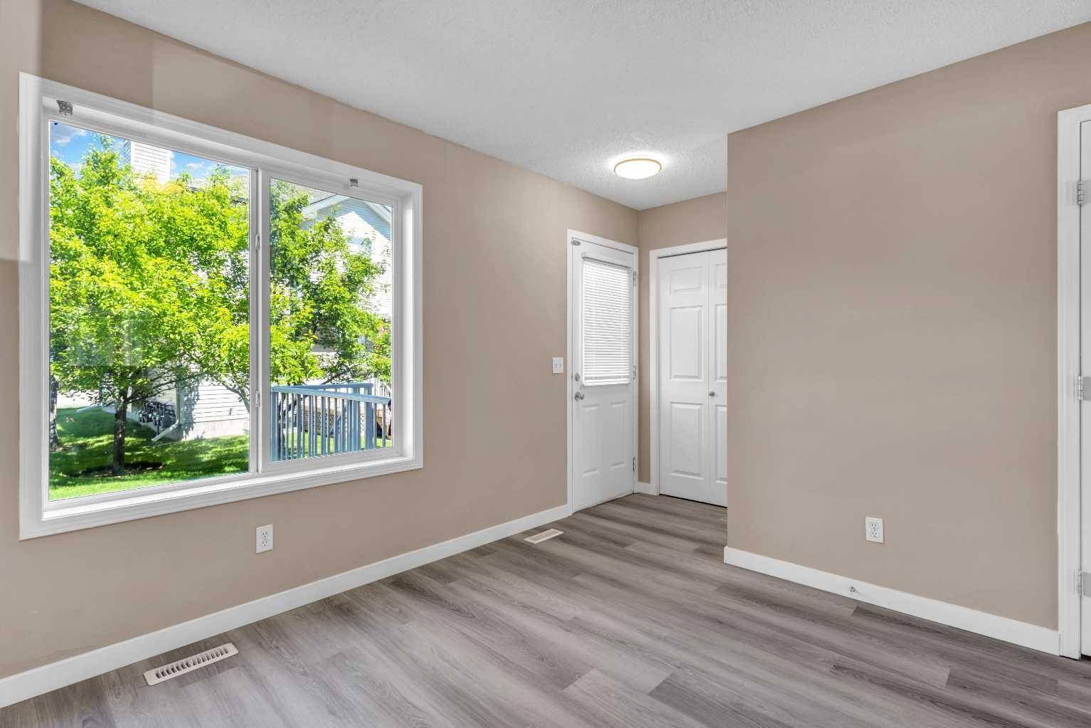 Calgary, AB T3G 5V2,51 Royal Birch Villas Northwest