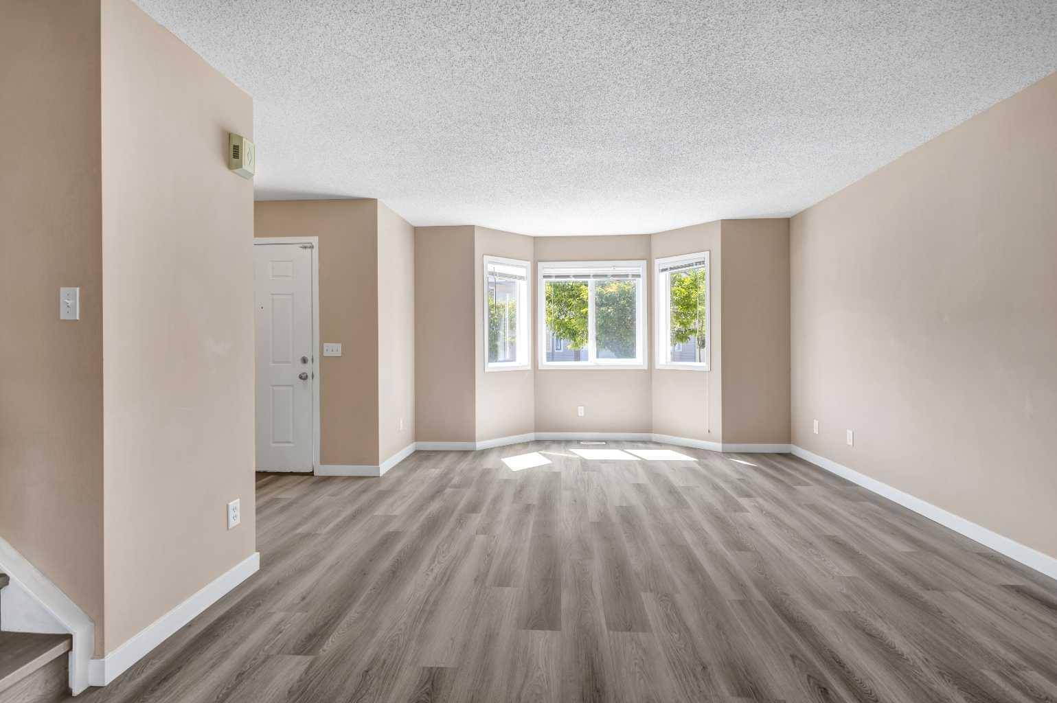 Calgary, AB T3G 5V2,51 Royal Birch Villas Northwest