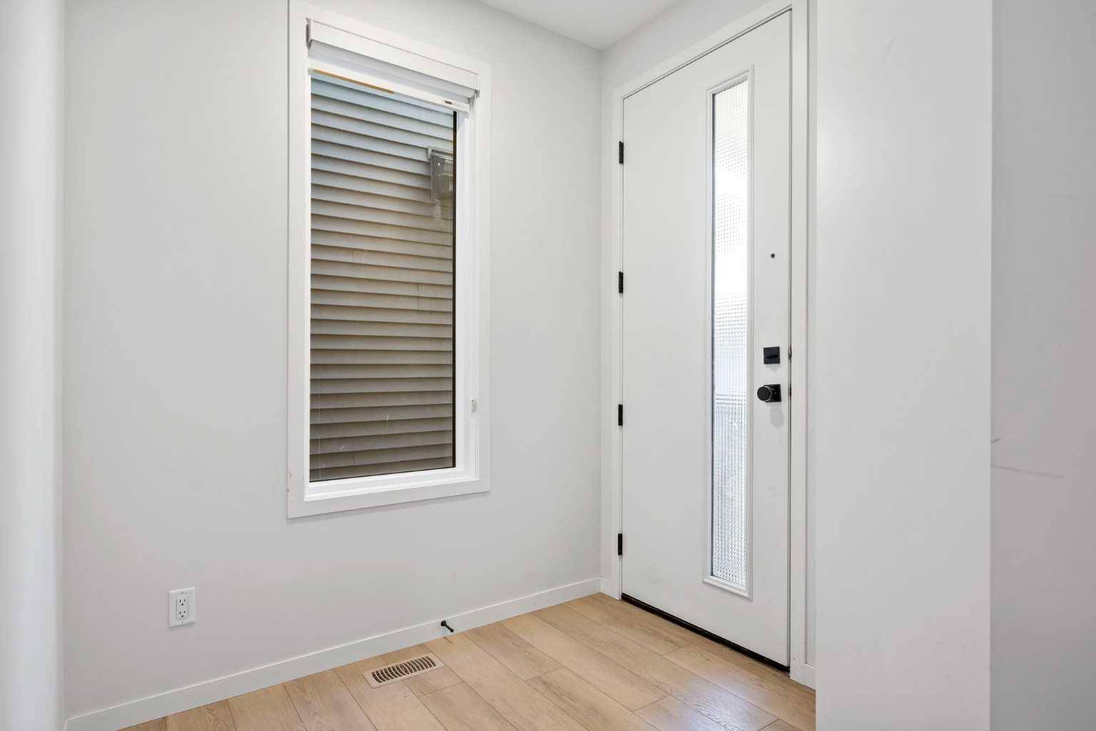 Calgary, AB T3R 2C3,53 Edith CRES Northwest