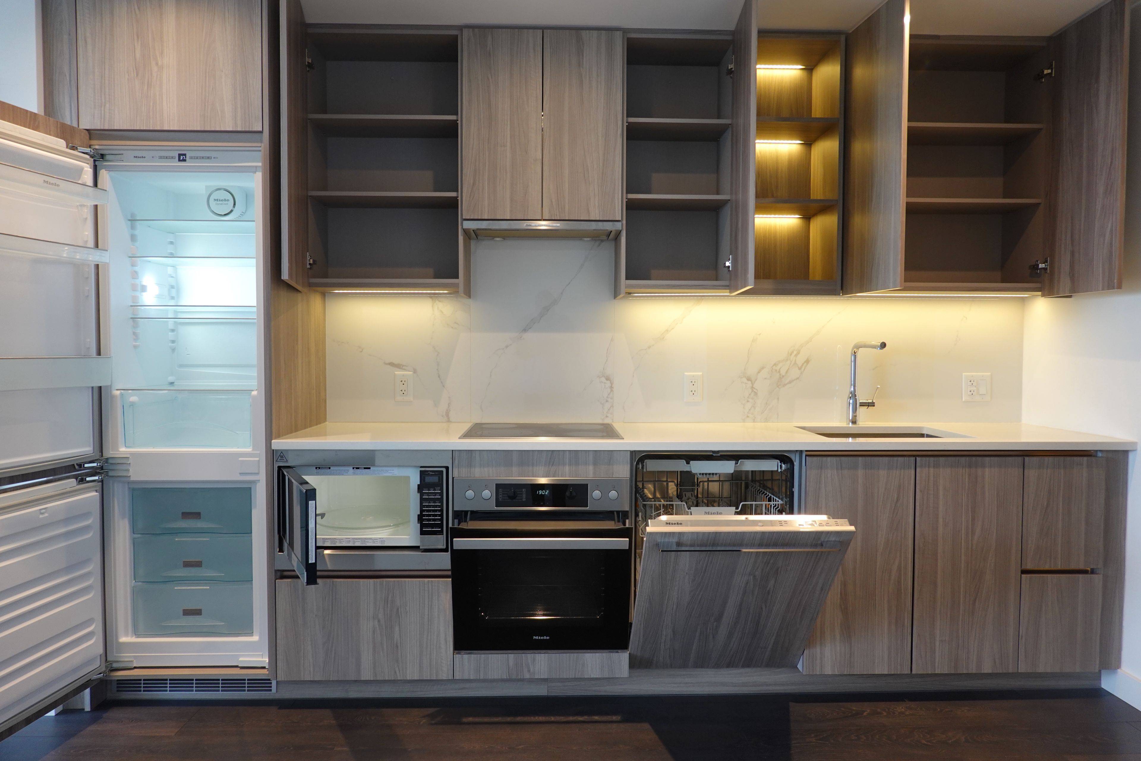 Toronto C15, ON M2K 0J2,27 McMahon DR #1005