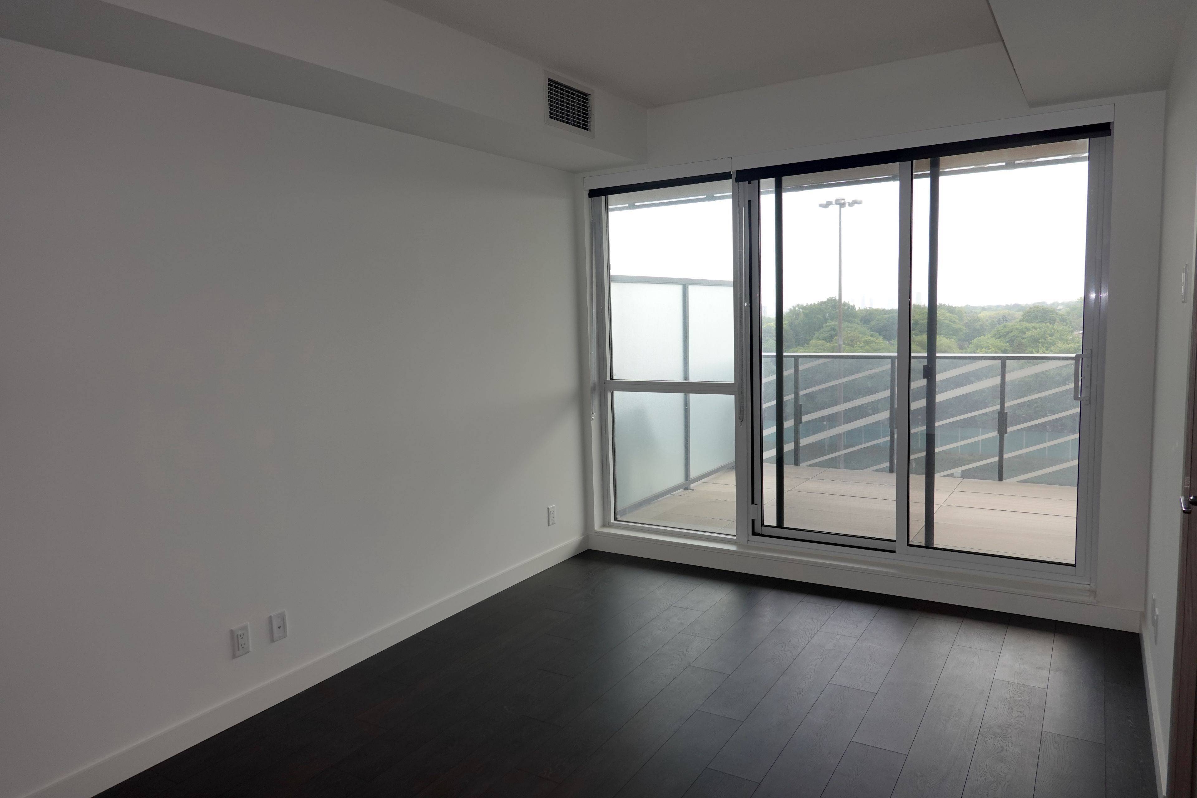 Toronto C15, ON M2K 0J2,27 McMahon DR #1005