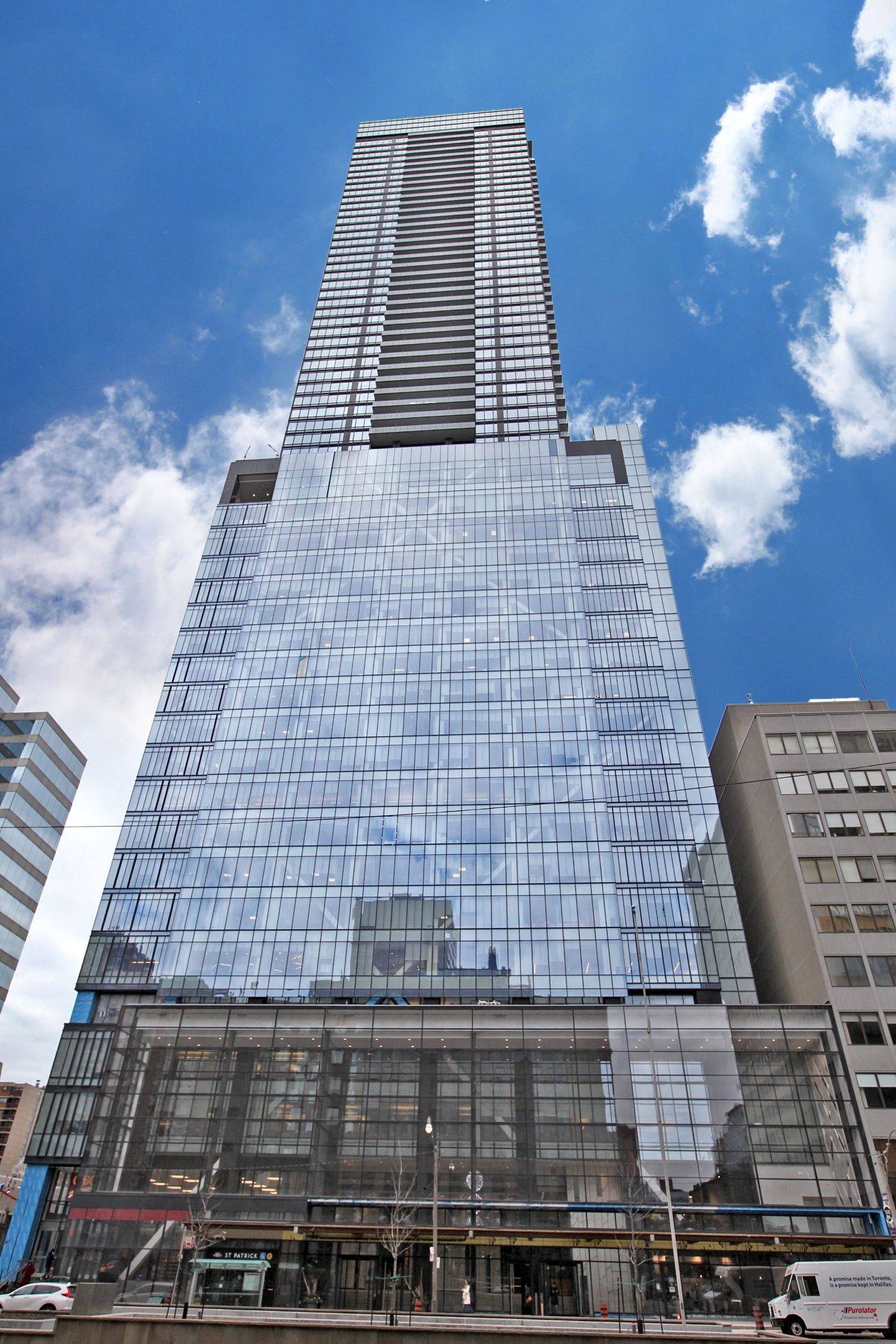 488 University AVE #5216, Toronto C01, ON M5G 0C1