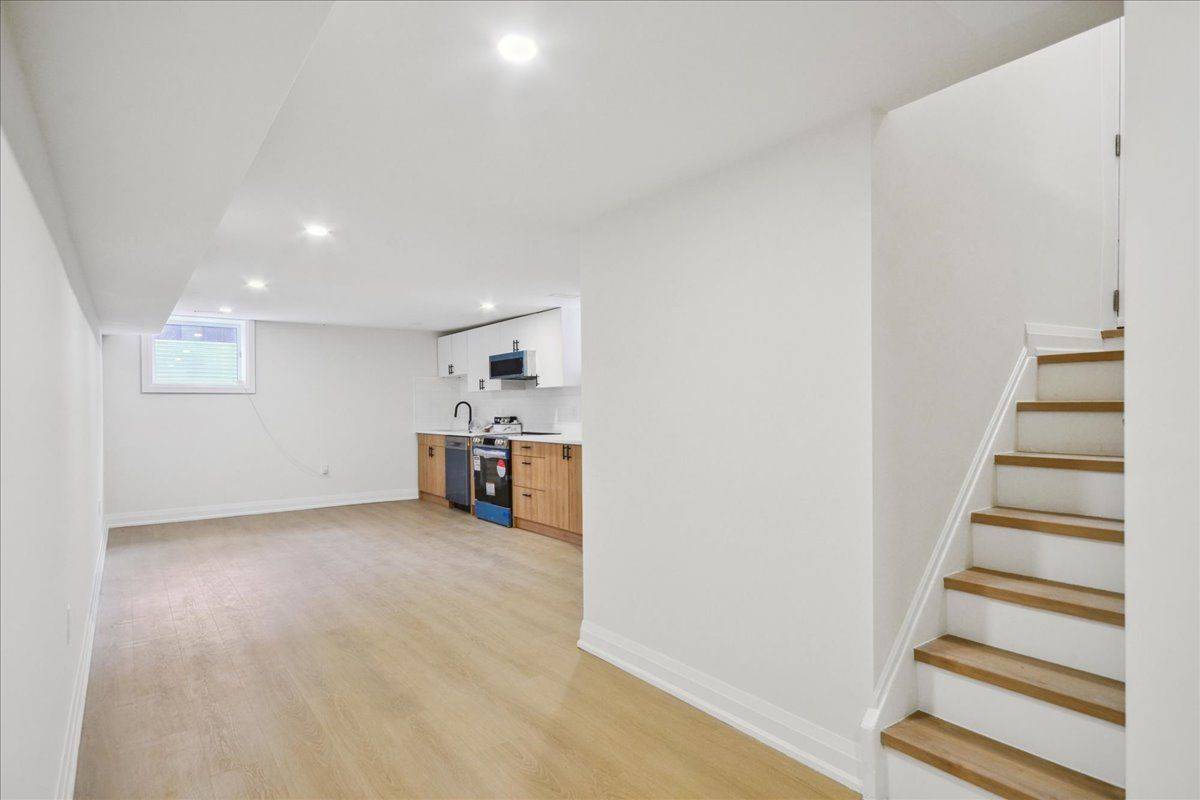 Toronto E02, ON M4L 3S7,131 Kenilworth AVE #Lower