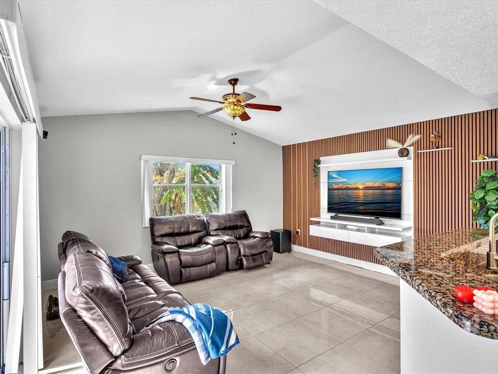Weston, FL 33331,16418 Sapphire St