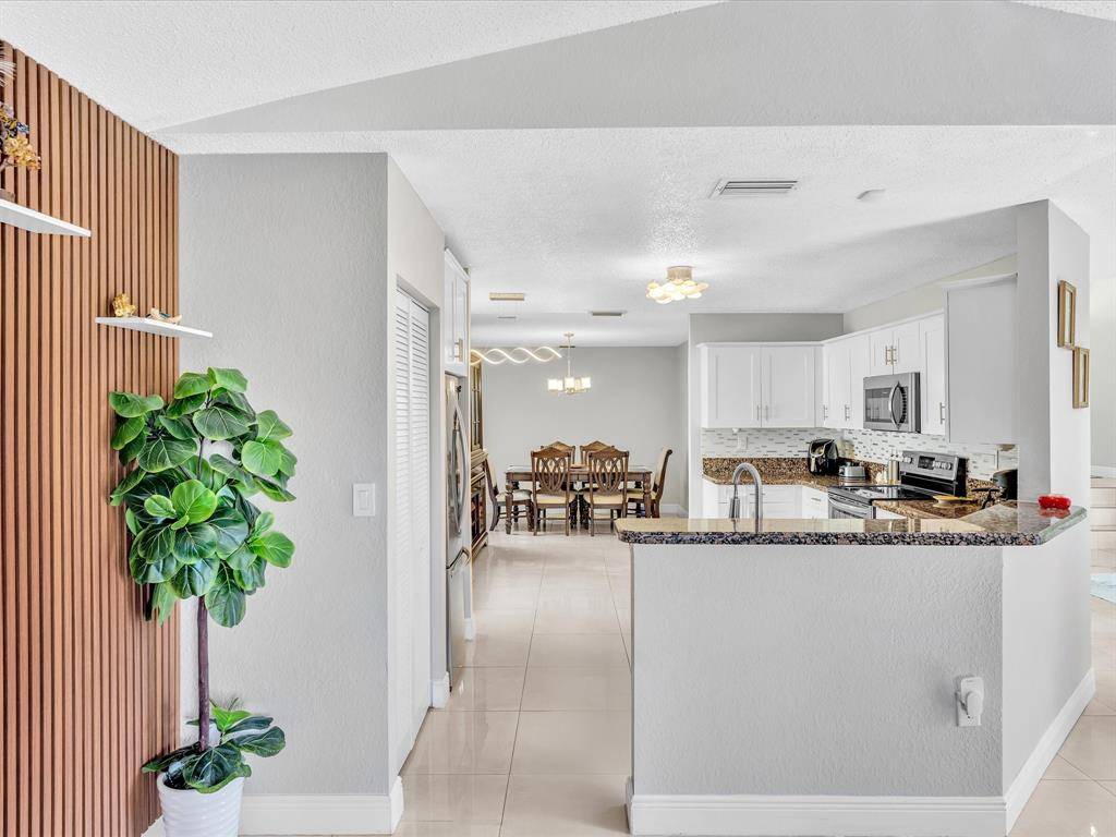 Weston, FL 33331,16418 Sapphire St