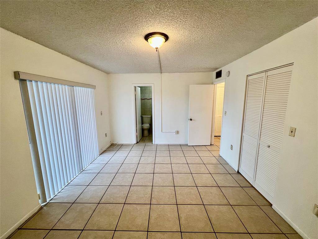North Miami, FL 33161,13500 NE 3rd Ct #412