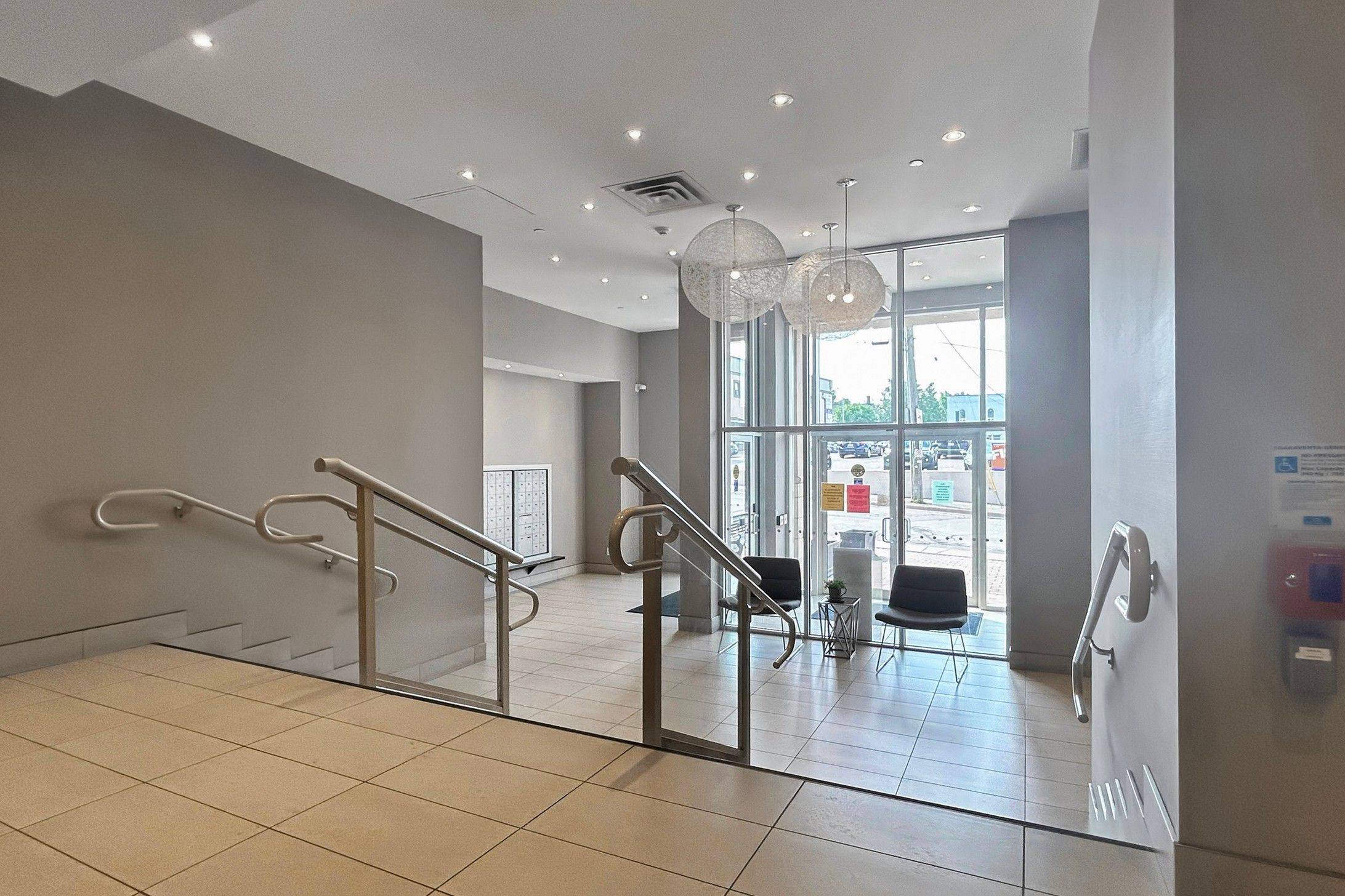 Aurora, ON L4G 1Y3,15277 Yonge ST #607