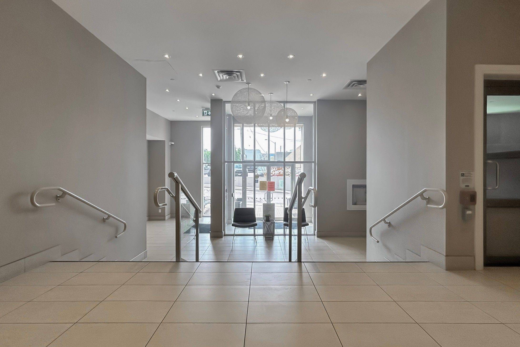 Aurora, ON L4G 1Y3,15277 Yonge ST #607