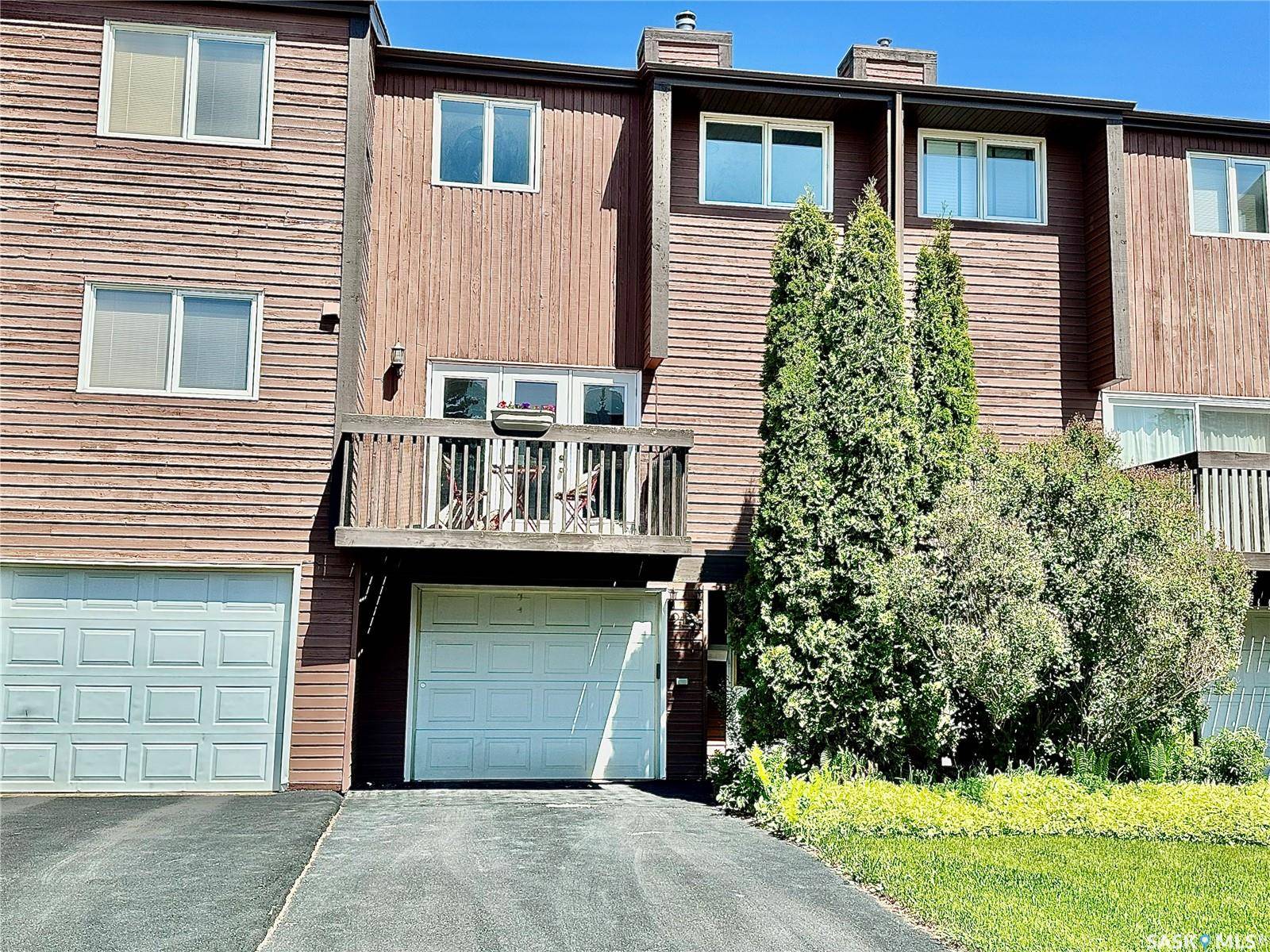 Regina, SK S4S 2V6,2 Lincoln DRIVE #E