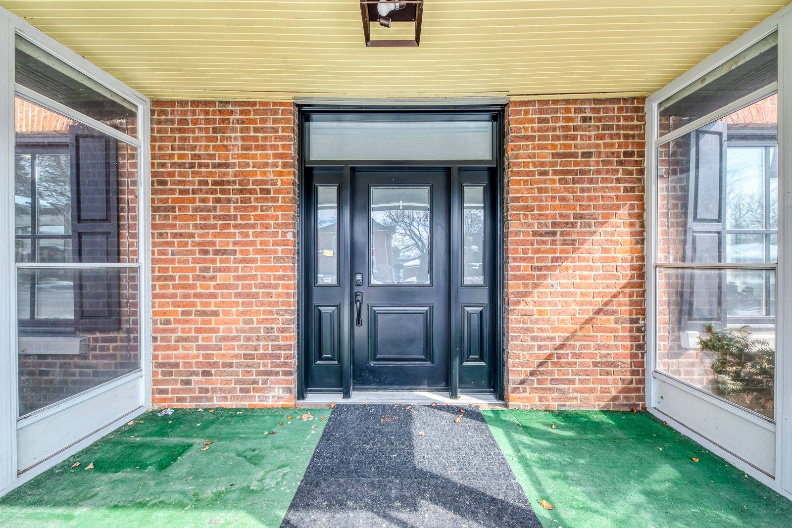 Mississauga, ON L5M 1M3,317 Queen ST S