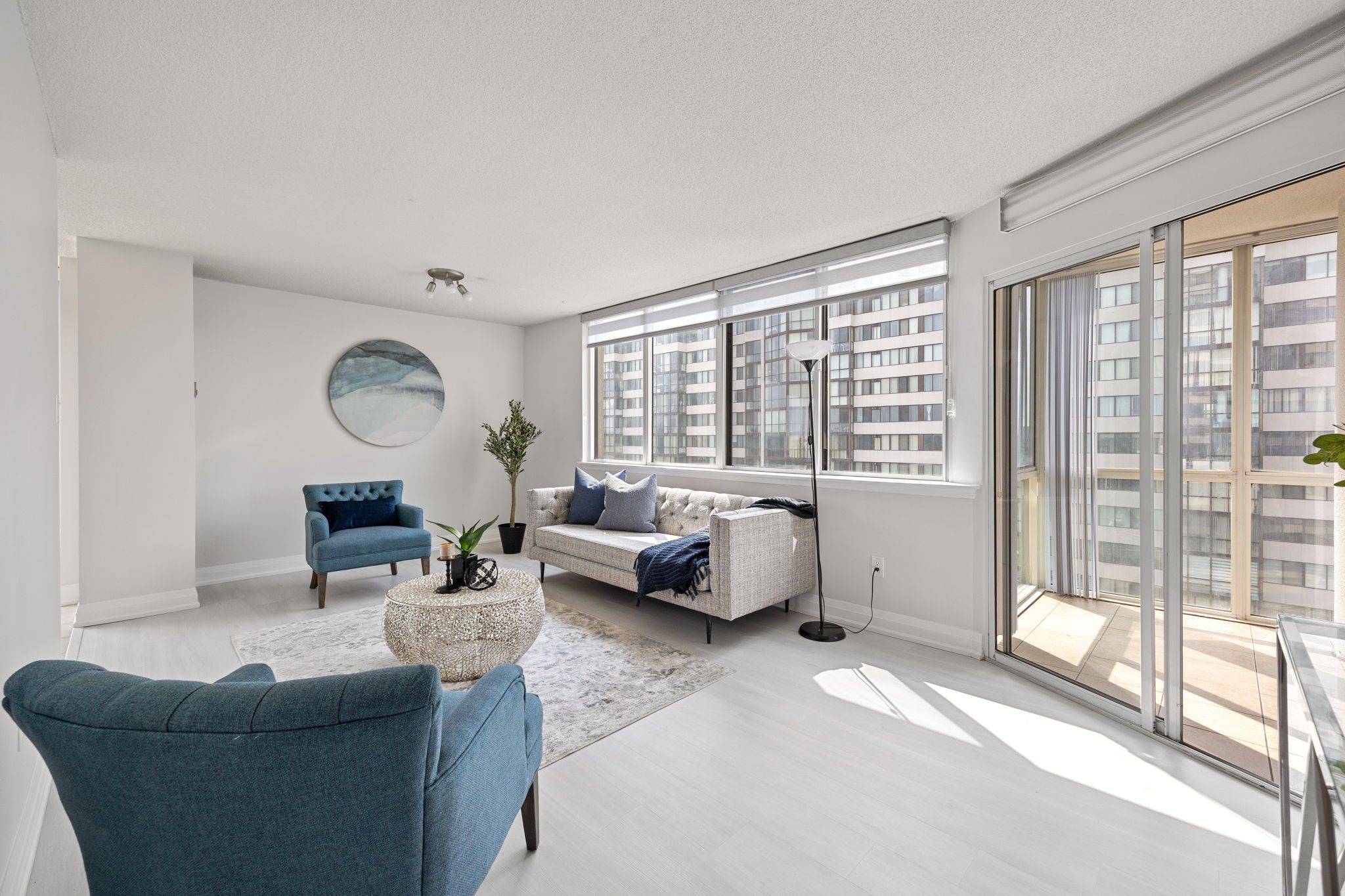Toronto W10, ON M9V 5E3,10 Markbrook LN #802