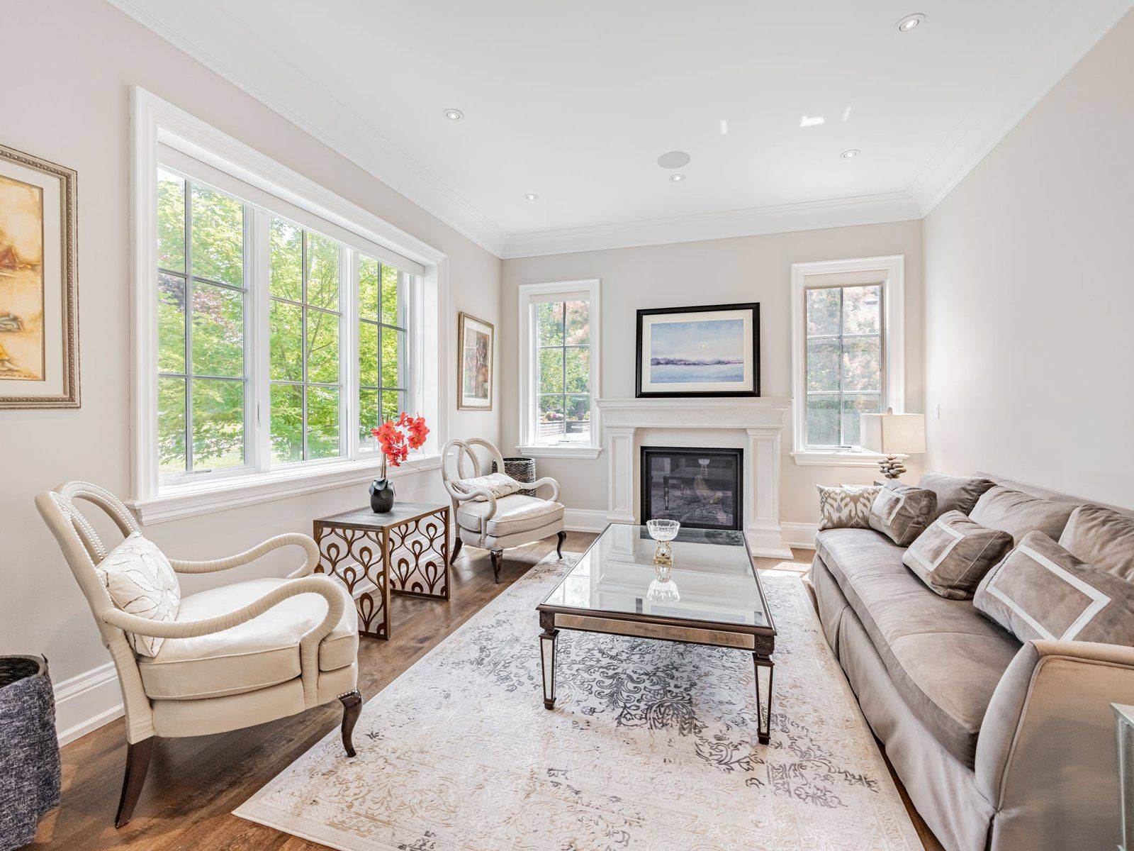 Oakville, ON L6J 4X3,302 Pinehurst DR W