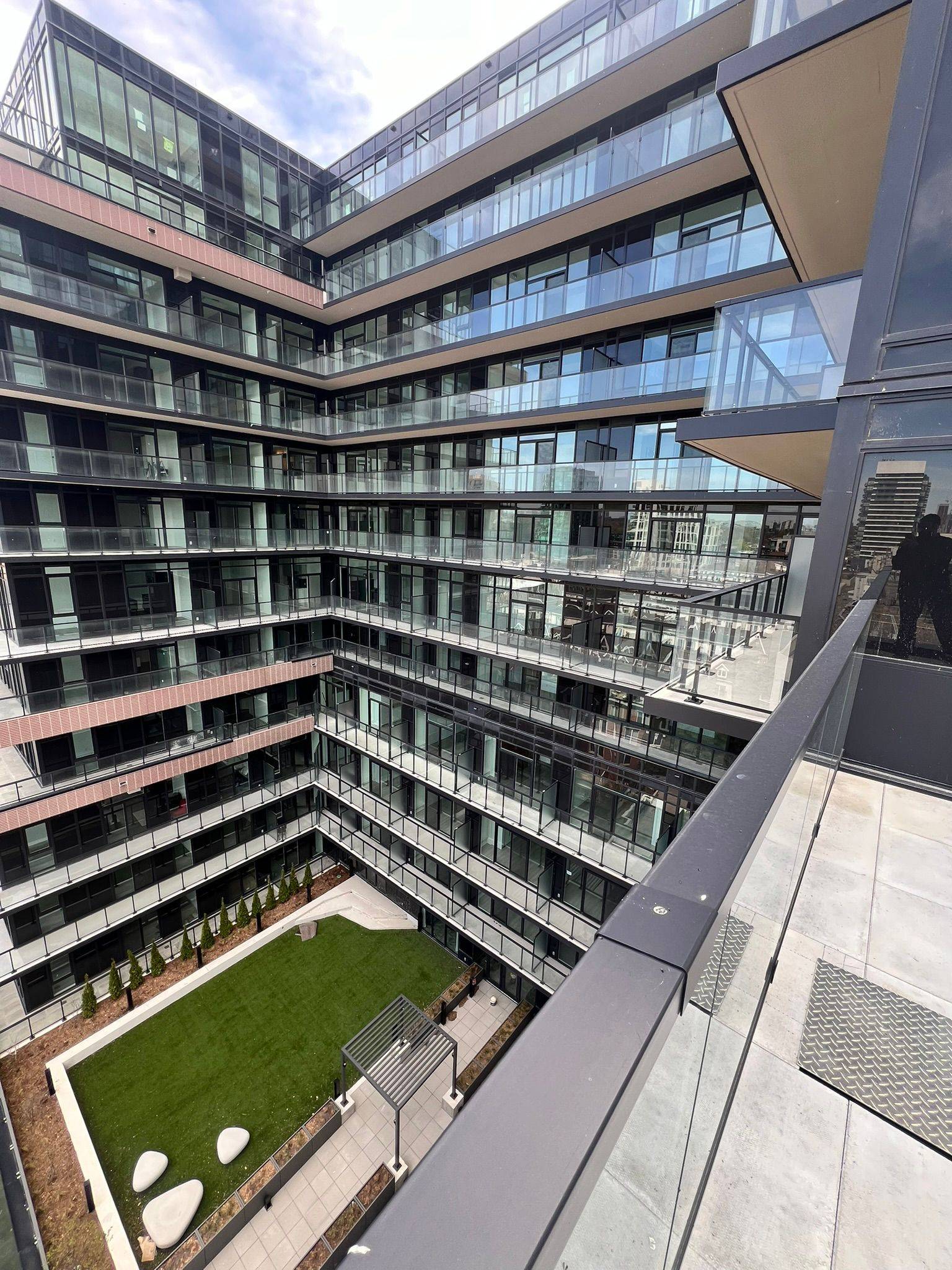 Toronto W01, ON M6K 0J2,285 Dufferin ST #826