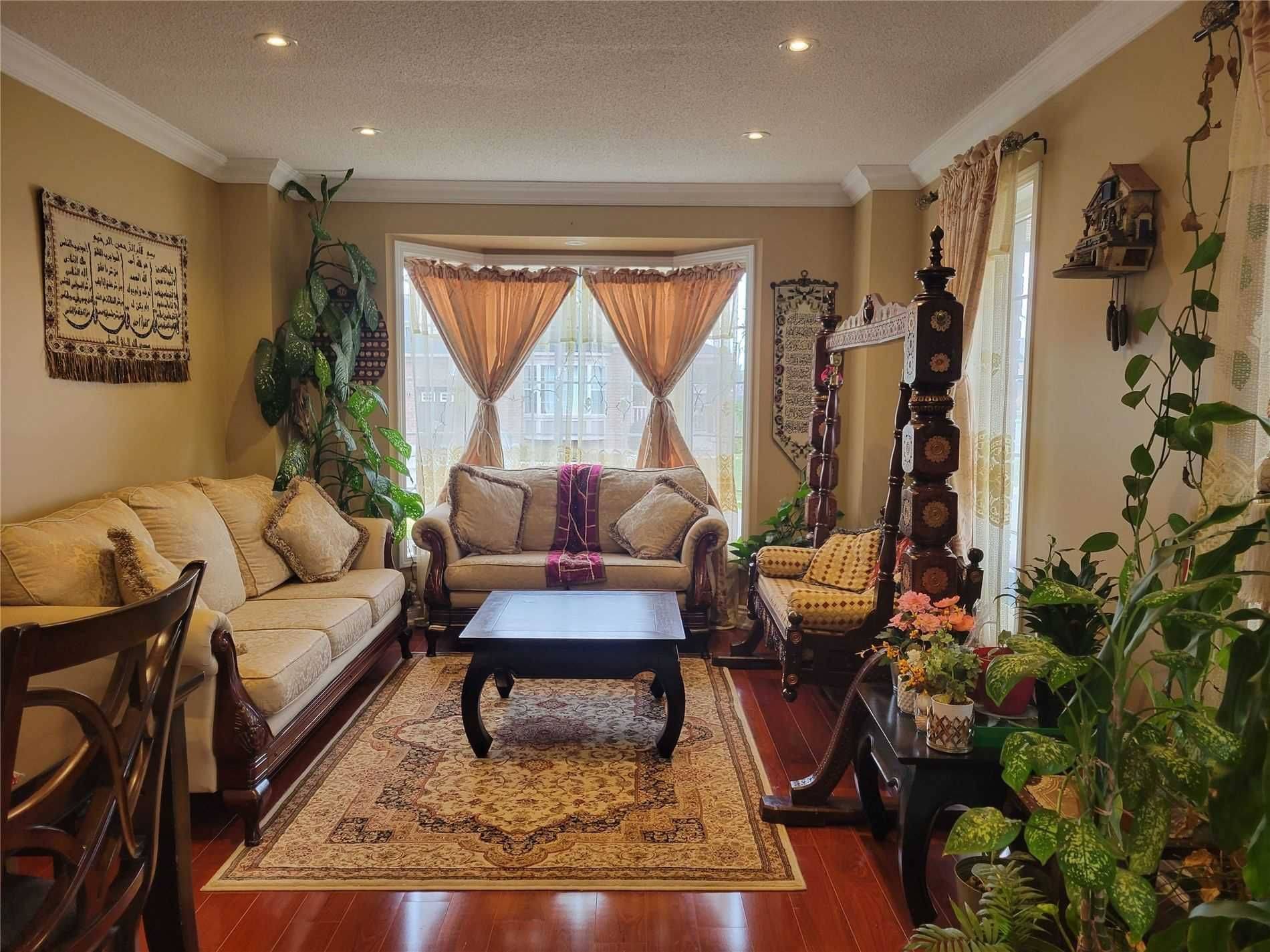 Milton, ON L9T 6L4,903 Mckay CRES S #Main
