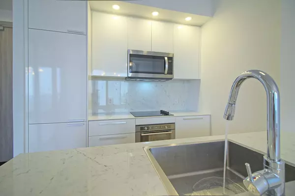 Toronto C07, ON M2N 0L2,75 Canterbury PL #Ph207