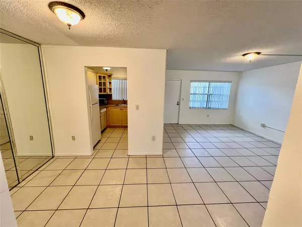 North Miami, FL 33161,13500 NE 3rd Ct #412
