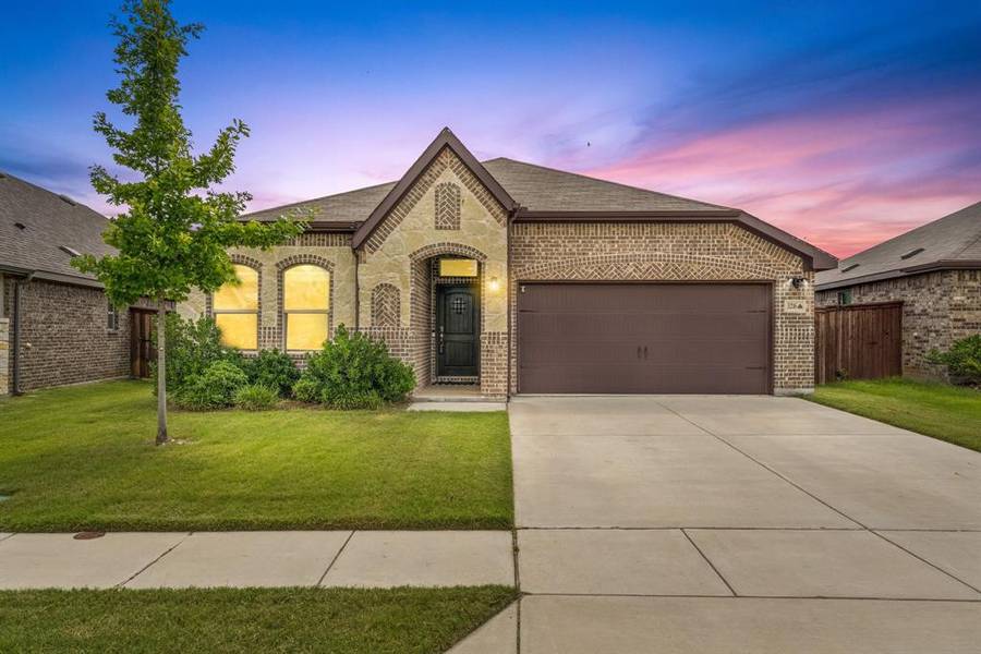 3216 Maroon Creek Road, Aubrey, TX 76227
