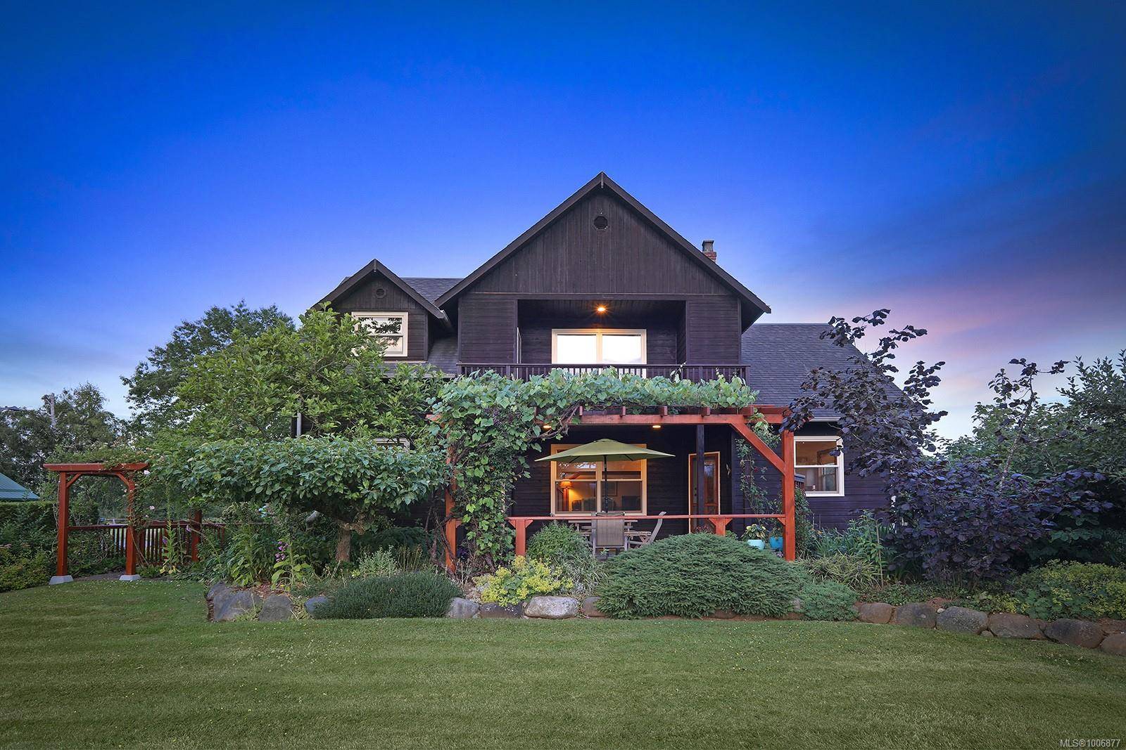 3713 Dove Creek Rd, Courtenay, BC V9J 1R9
