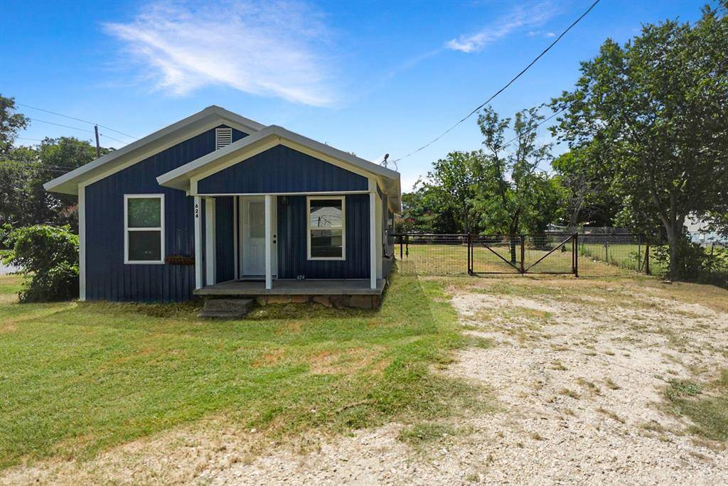 De Leon, TX 76444,624 S Rusk Street