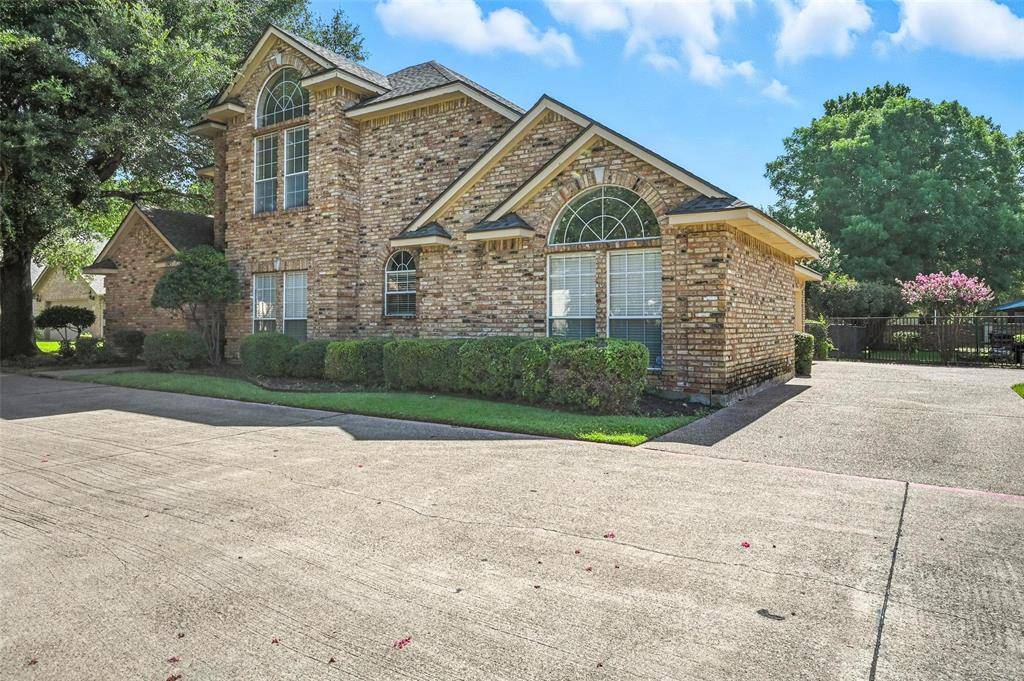 Benbrook, TX 76132,5945 River Bend