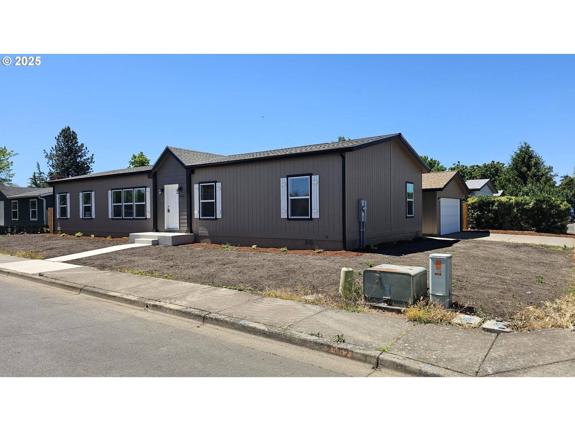 Eugene, OR 97402,2544 Rosebay ST