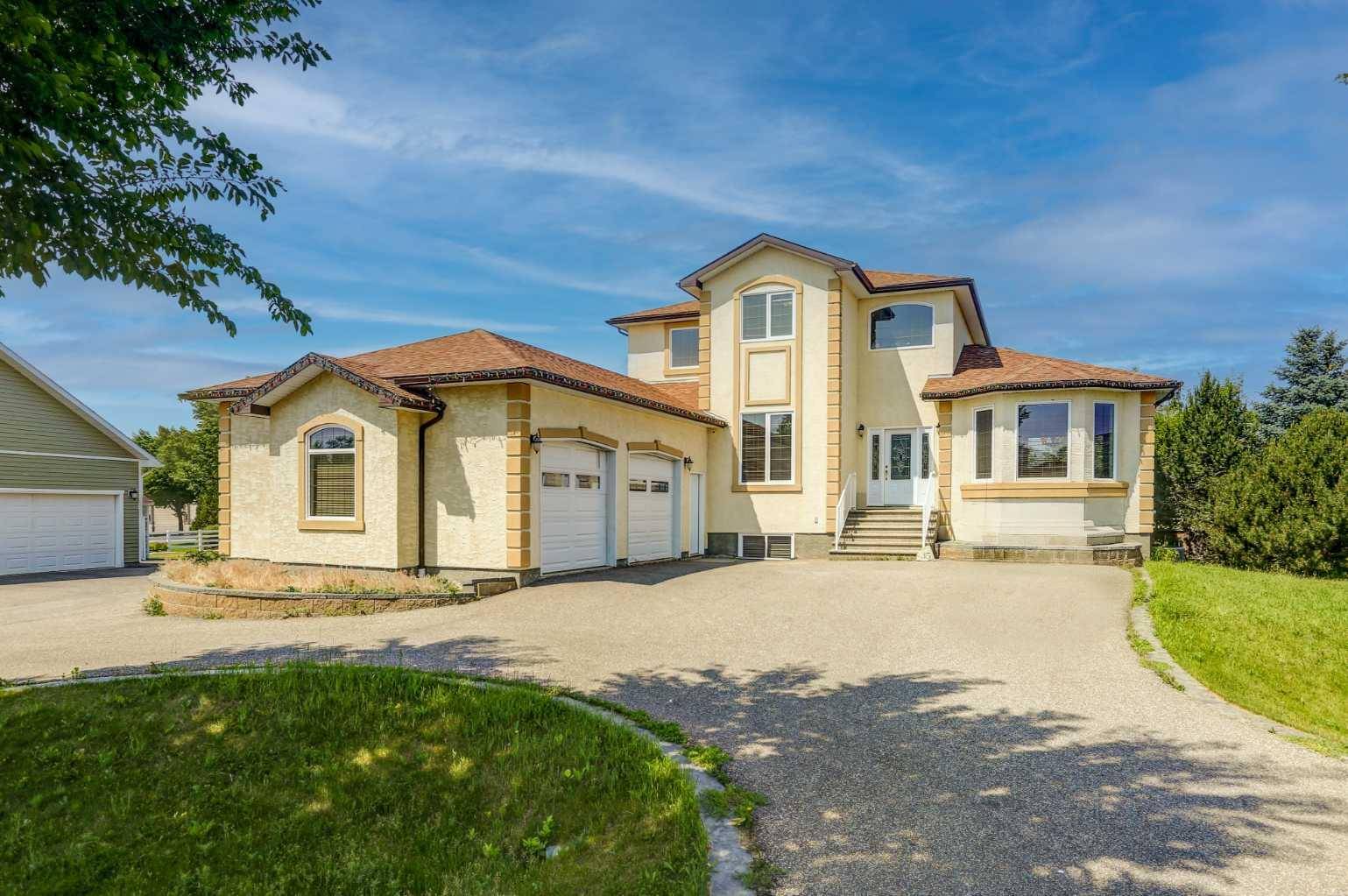 35 Sandstone Way S, Lethbridge, AB T1K 7X8