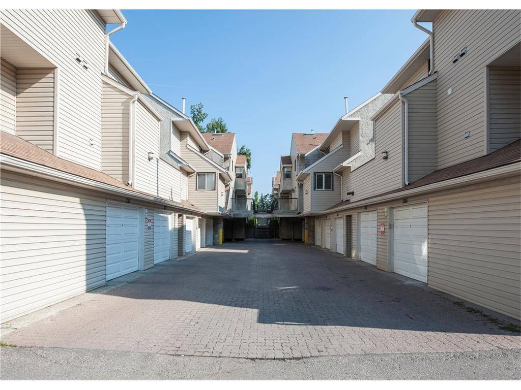 Calgary, AB T3E 6T9,25 Glamis GN SW #111