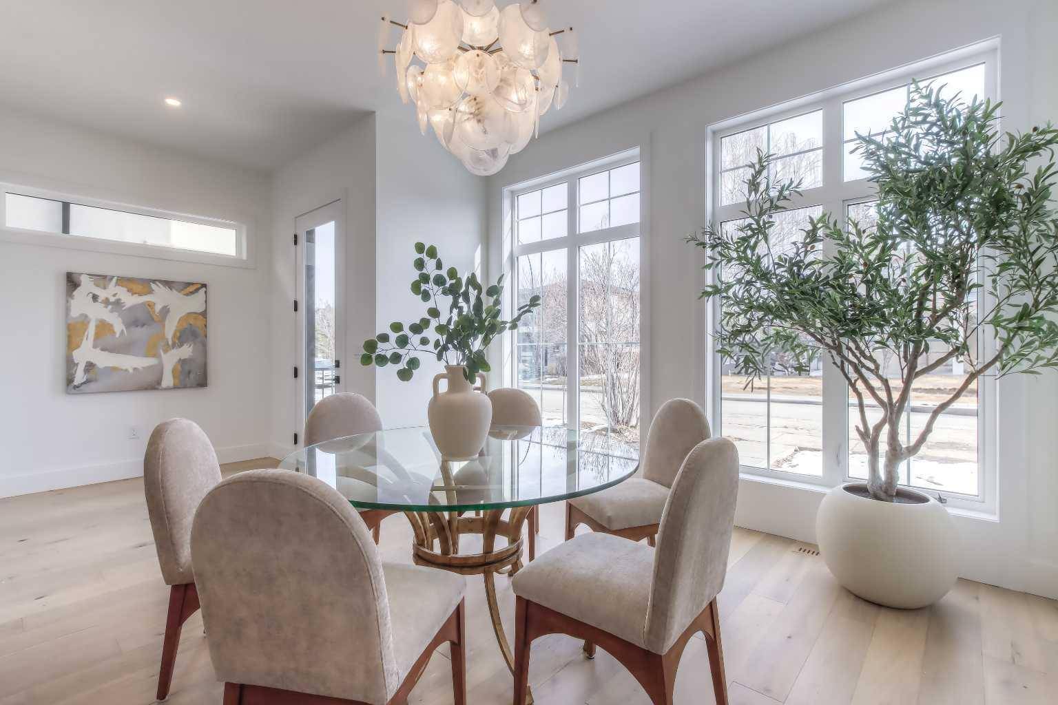 Calgary, AB T3E 1Z5,2831 25A ST SW