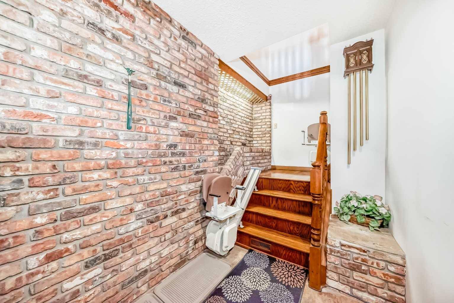 Calgary, AB T3A 4R1,5512 Buckboard RD Northwest