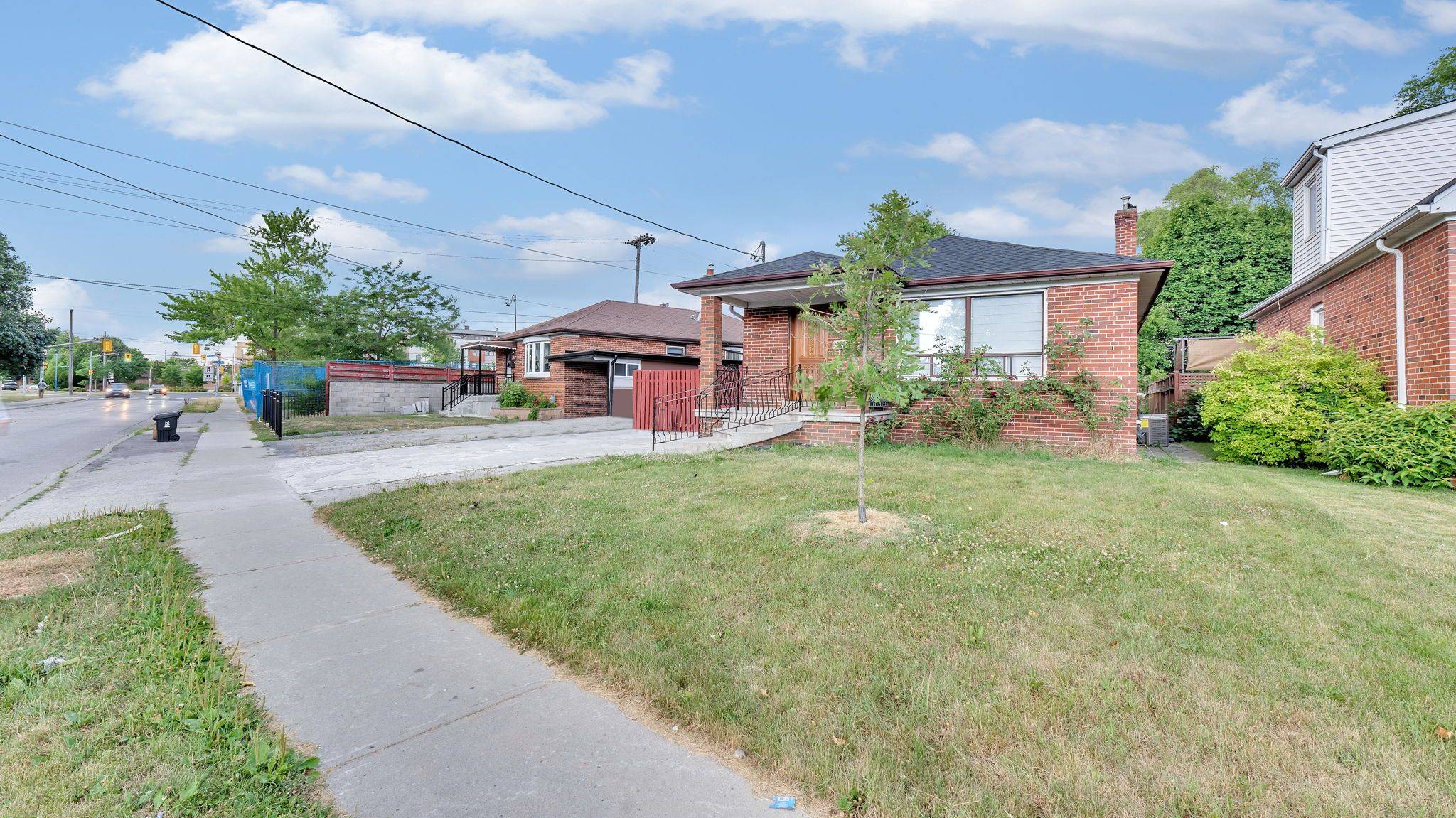 Toronto E04, ON M1R 2V3,12 Lynvalley CRES