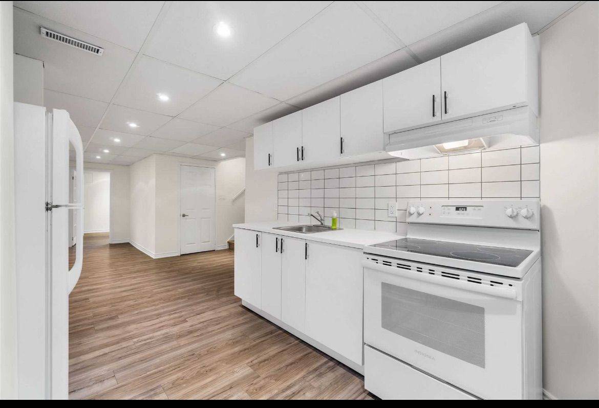 Newmarket, ON L3X 1B3,352 Crossland Gate