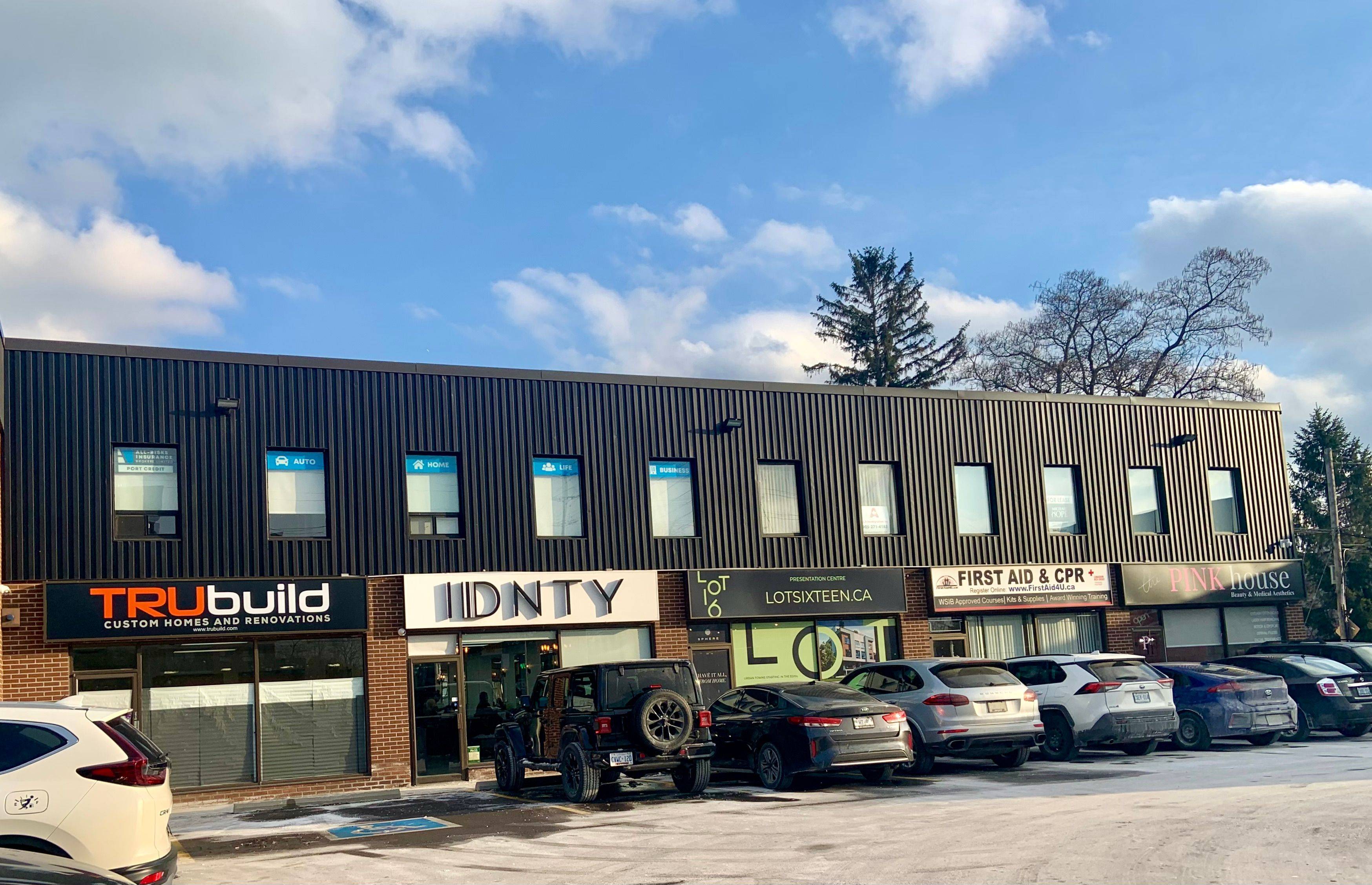Mississauga, ON L5G 1H5,348 Lakeshore RD E #204