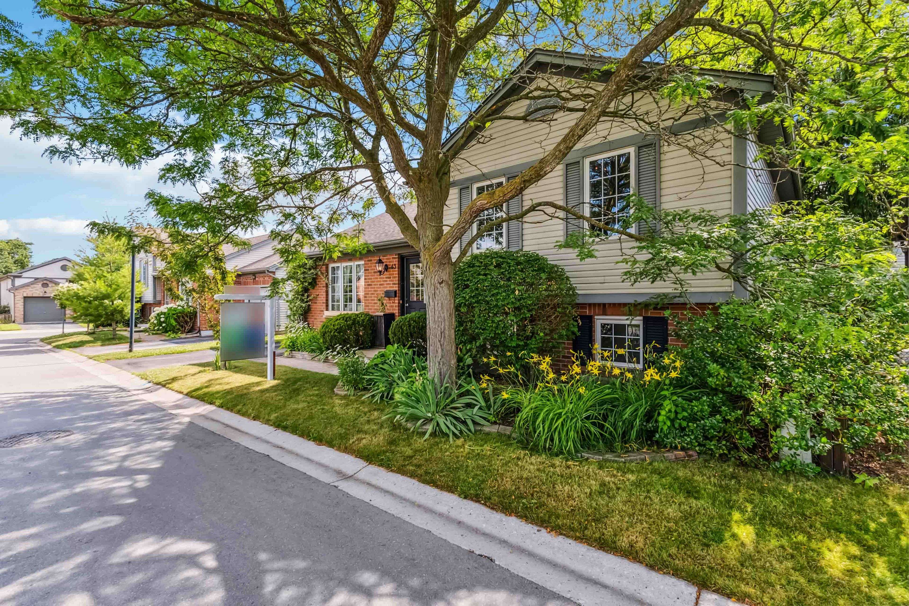 London South, ON N6M 1J8,335 Lighthouse RD #43