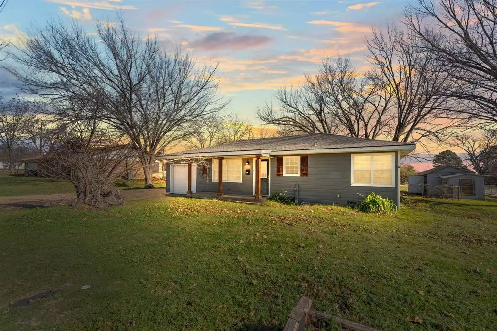 Springtown, TX 76082,832 N Main Street