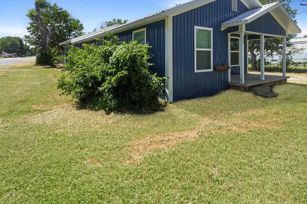 De Leon, TX 76444,624 S Rusk Street