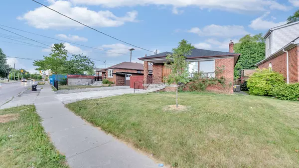 Toronto E04, ON M1R 2V3,12 Lynvalley CRES