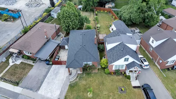 Toronto E04, ON M1R 2V3,12 Lynvalley CRES