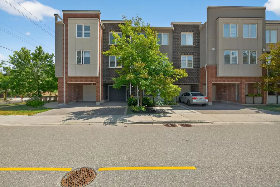 4 Heron Park PL, Toronto E10, ON M1E 0B8