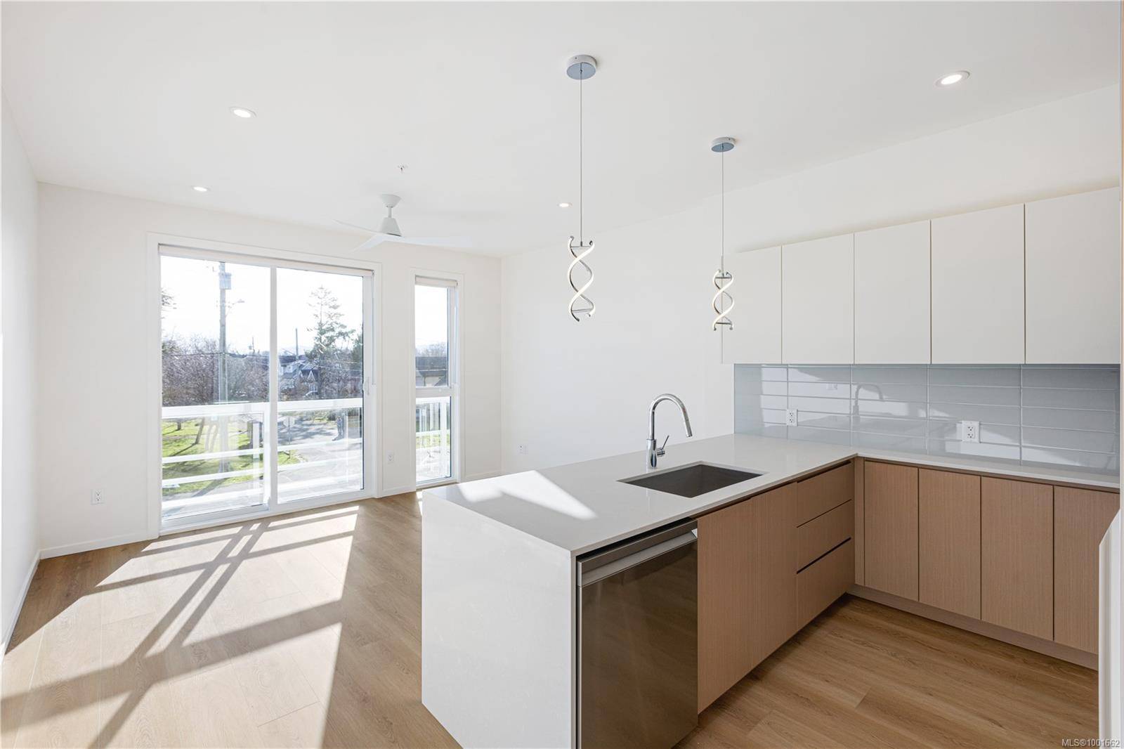 2374 Oakville Ave #217, Sidney, BC V8L 1V5