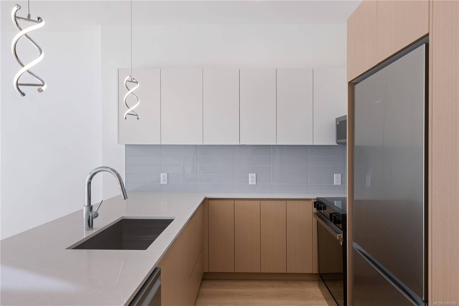 Sidney, BC V8L 1V5,2374 Oakville Ave #217