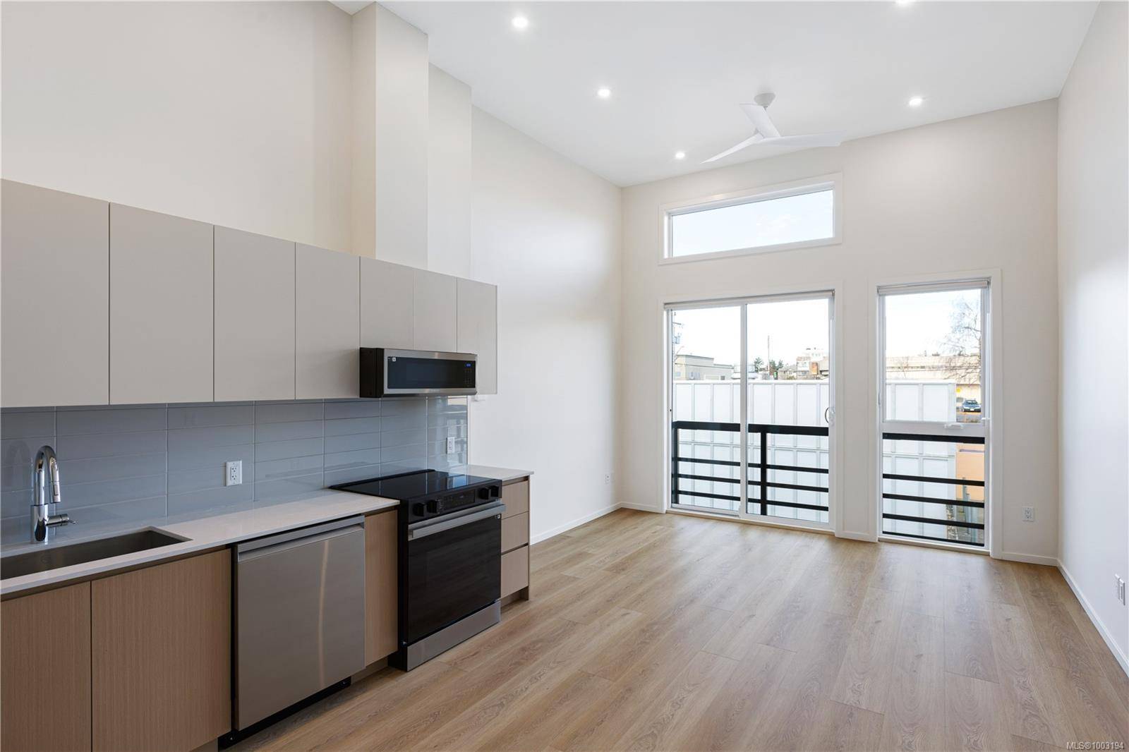 2374 Oakville Ave #207, Sidney, BC V8L 1V5