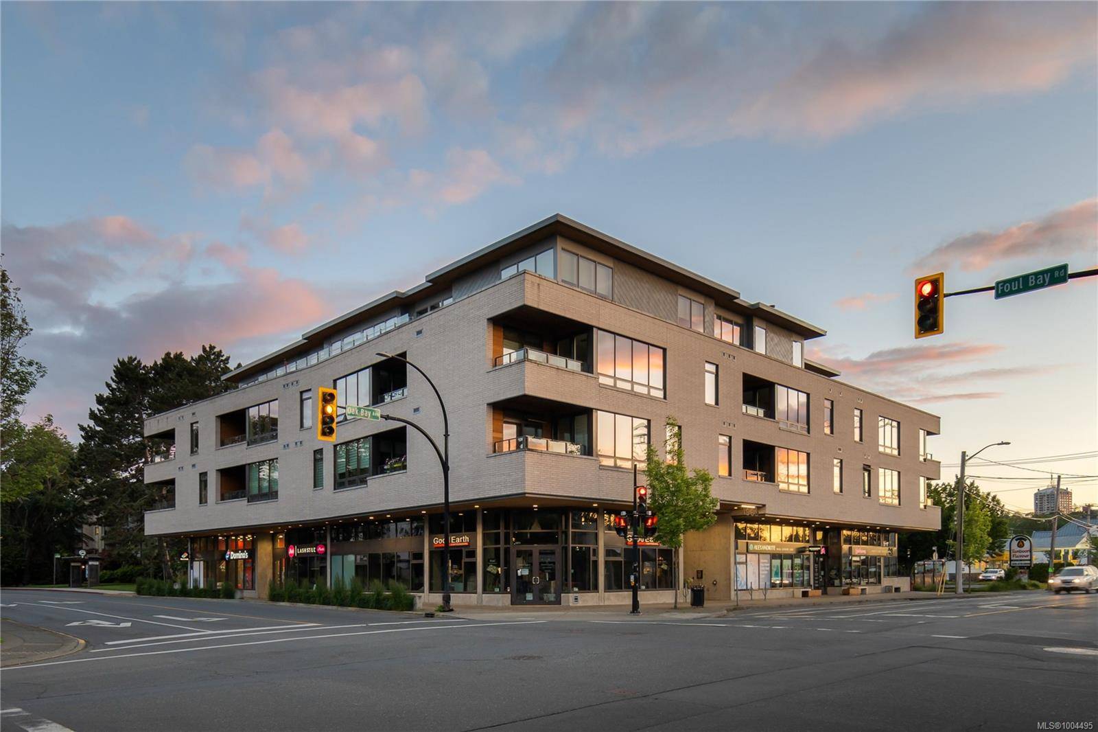 1969 Oak Bay Ave #309, Victoria, BC V8R 1E3