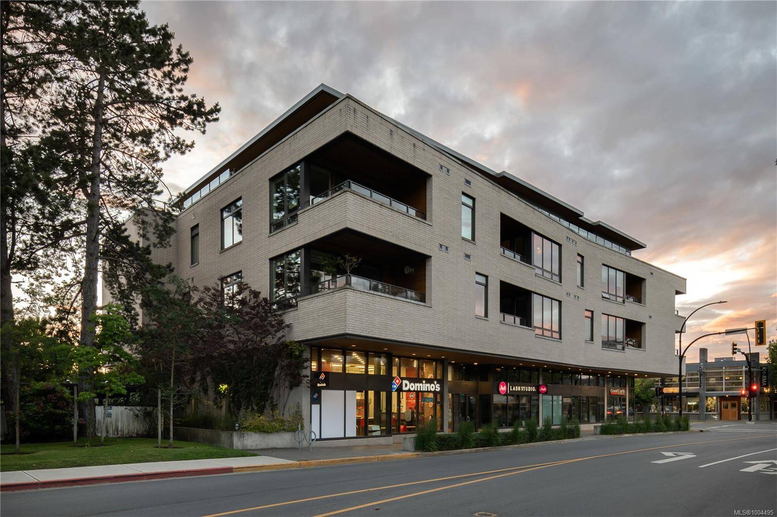 Victoria, BC V8R 1E3,1969 Oak Bay Ave #309