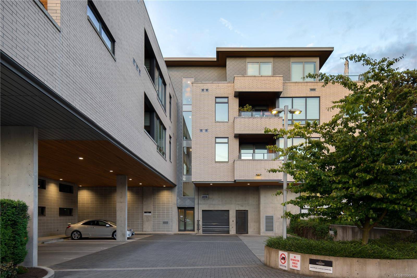 Victoria, BC V8R 1E3,1969 Oak Bay Ave #309