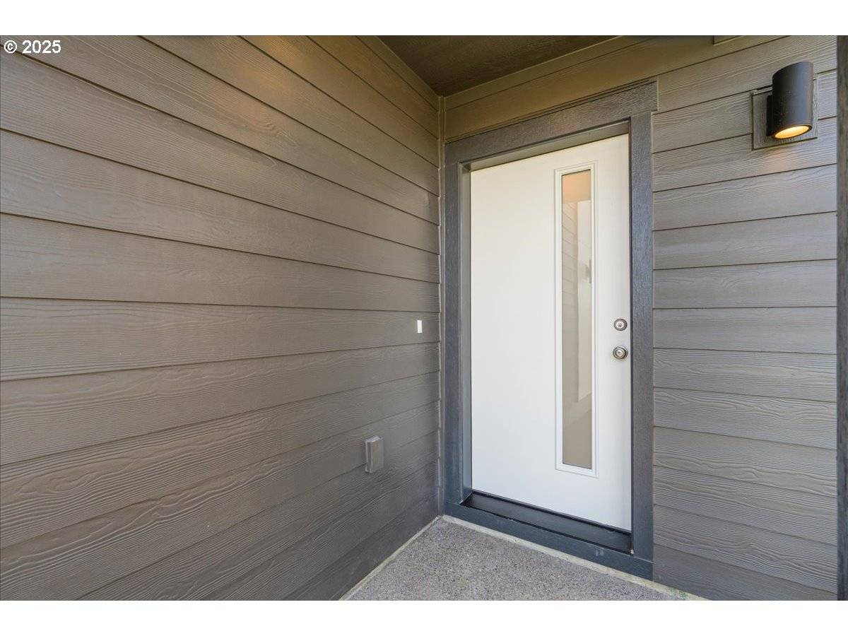 Dallas, OR 97338,407 SE Shetterly DR