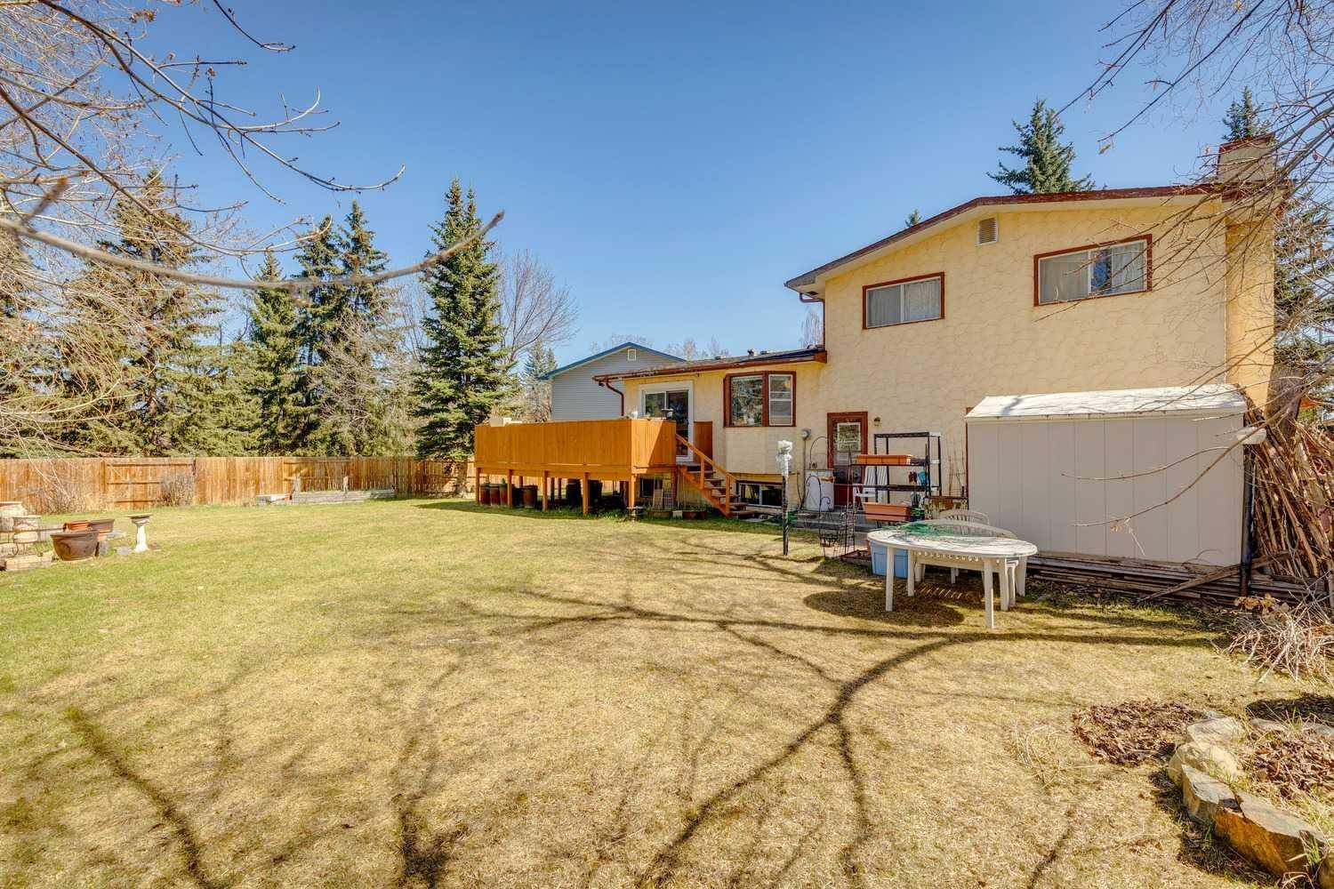 Calgary, AB T2V 3N3,331 Oakridge PL Southwest