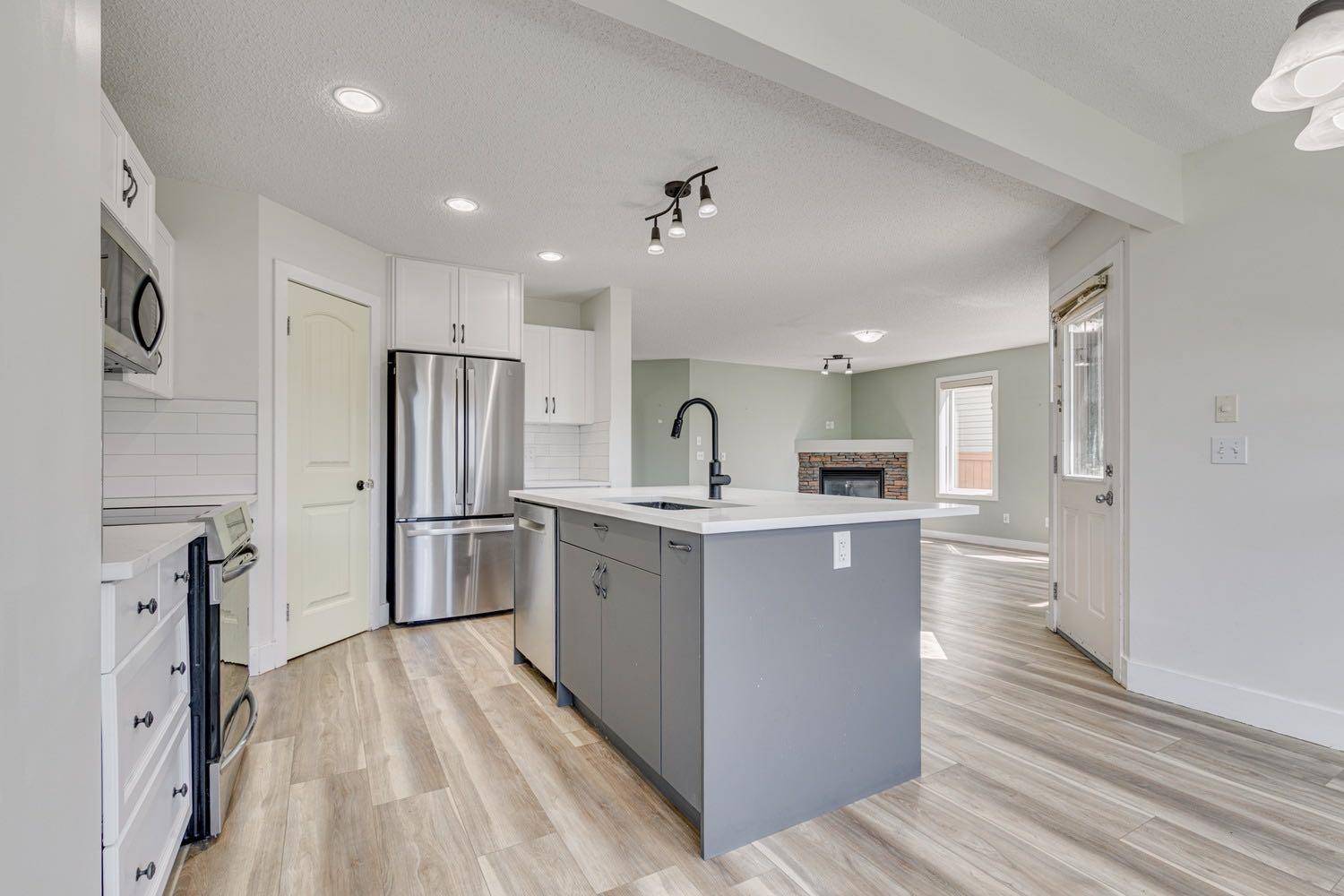 Calgary, AB T3K 0J3,71 Covecreek Close Northeast
